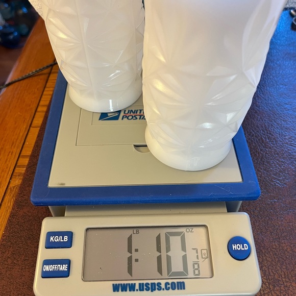 (2) matching Vintage Milk Glass Vases. Wonderful texture, scalloped rims. - Picture 8 of 8